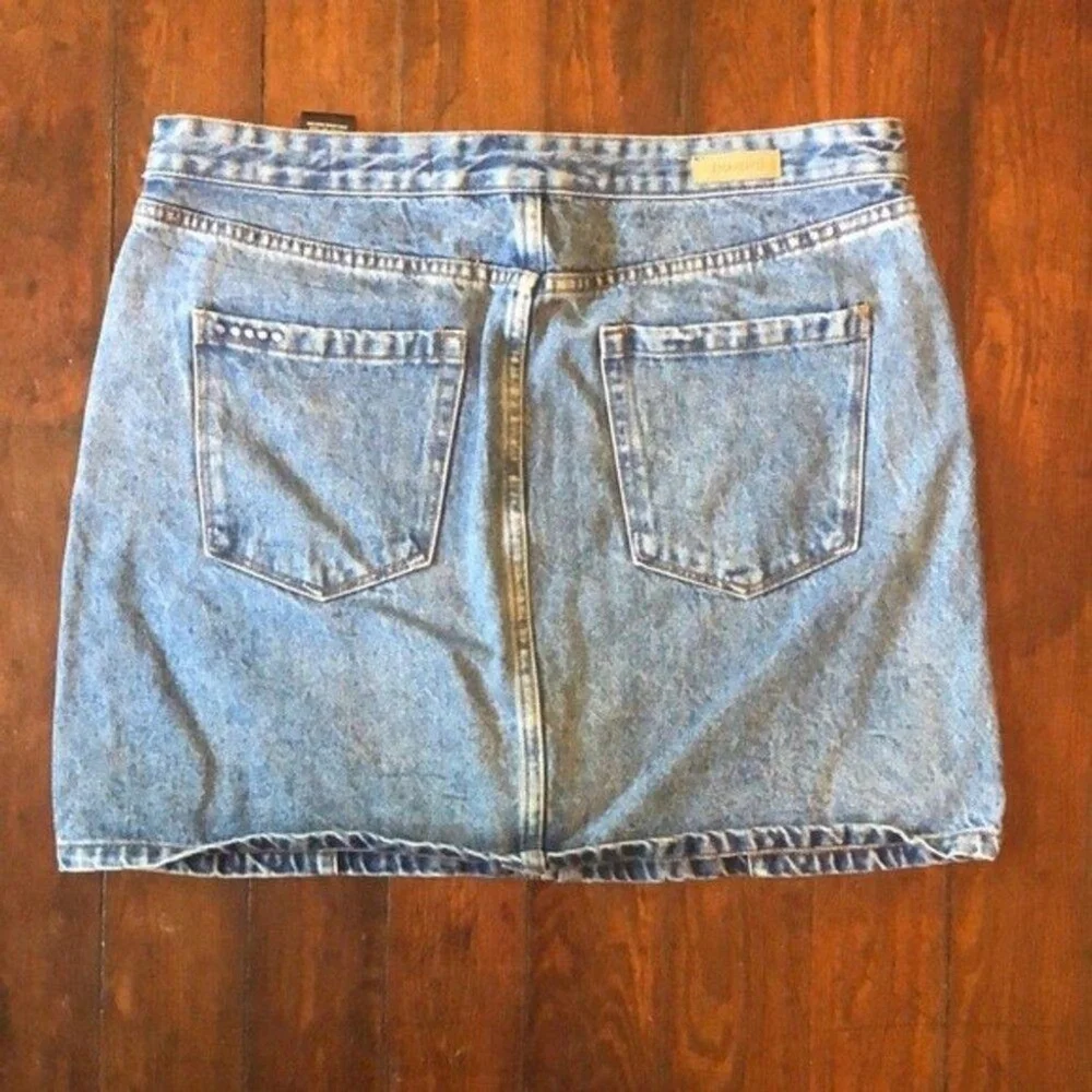 BLANK NYC Mini Jean Skirt with Zippered Front - Size 31